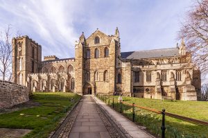 Ripon Cathedral: Path to side entrance